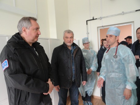 Заместитель Председателя Правительства Российской Федерации Дмитрий Рогозин посетил палату интенсивной терапии на космодроме "Восточный"