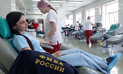 Сотрудники ФГБУЗ ДВОМЦ ФМБА России сдали кровь в рамках Недели донорства крови в России, приуроченной к празднованию Национального Дня донора