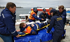 Специалисты ДВОМЦ оказали медицинскую помощь пострадавшим с «затонувшего теплохода»